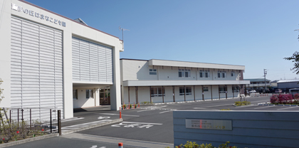 はまなこども園外観